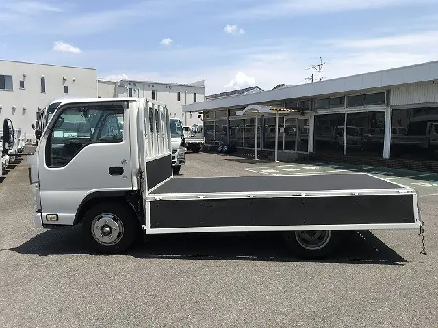 いすゞ エルフ 2RG-NJR88A(2WD)の写真11
