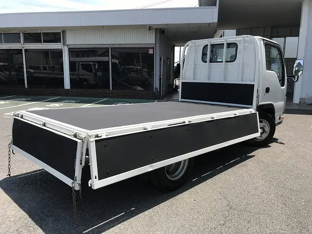 いすゞ エルフ 2RG-NJR88A(2WD)の写真15