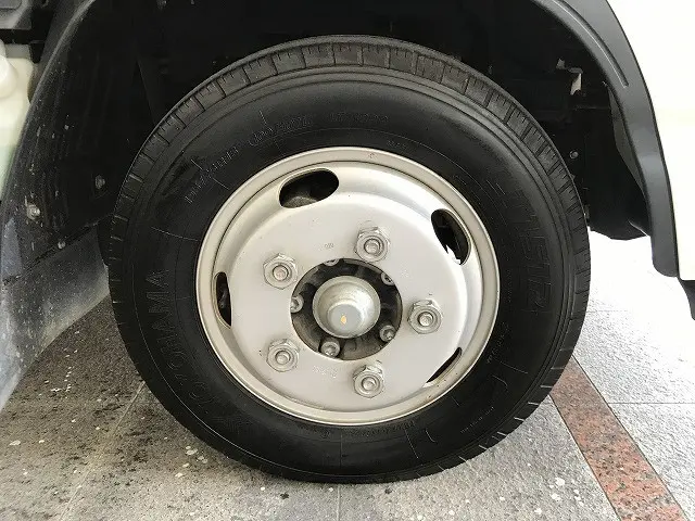 いすゞ エルフ 2RG-NJR88A(2WD)の写真26