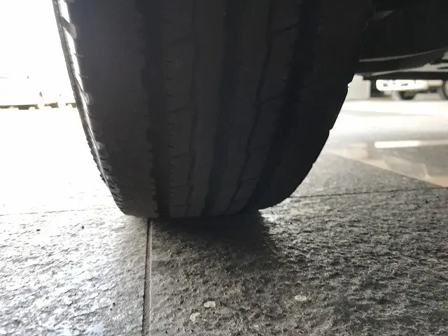 いすゞ エルフ 2RG-NJR88A(2WD)の写真32