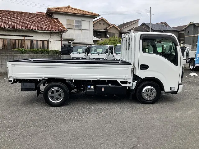 いすゞ エルフ 2TG-NJR88AF(2WD)の写真5