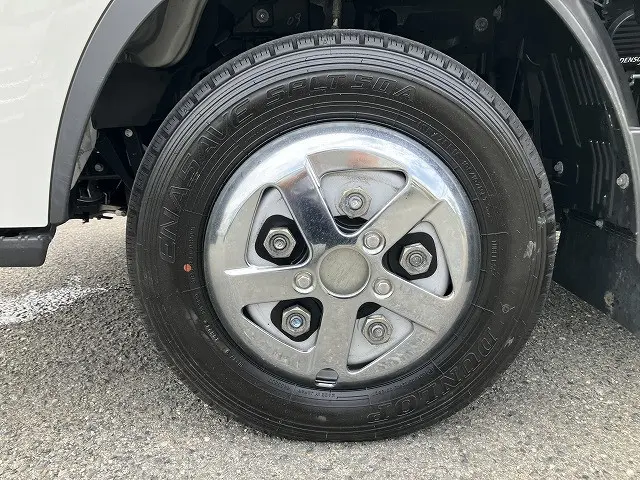 いすゞ エルフ 2TG-NJR88AF(2WD)の写真24