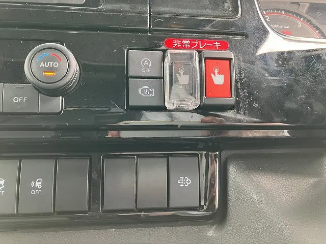 いすゞ エルフ 2TG-NJR88AF(2WD)の写真39