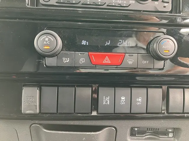いすゞ エルフ 2TG-NJR88AF(2WD)の写真40