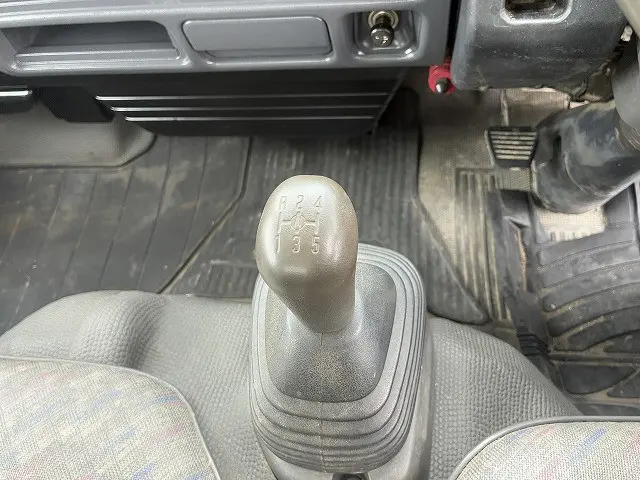 いすゞ エルフ KC-NKR66EP(2WD)の写真44