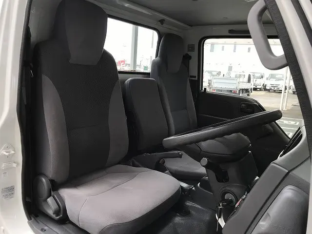 いすゞ エルフ TRG-NJR85A(2WD)の写真34