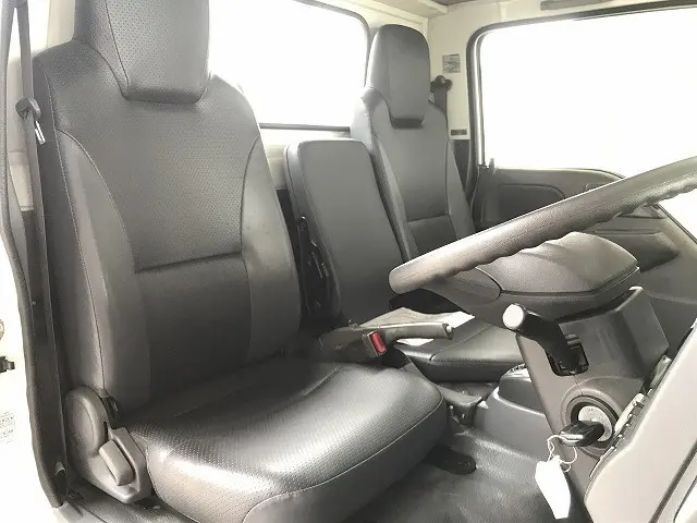 いすゞ エルフ TPG-NJR85A(2WD)の写真31