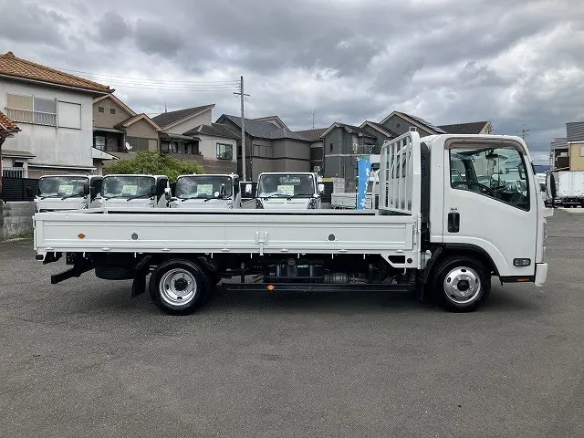 いすゞ エルフ TPG-NNR85AR(2WD)の写真5