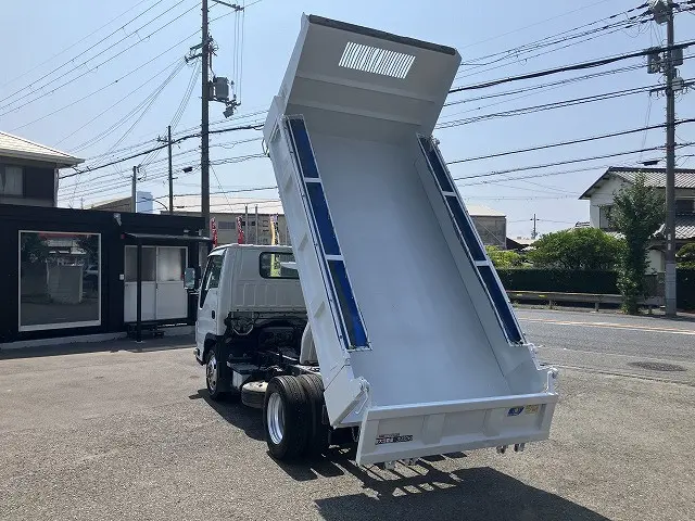いすゞ エルフ SKG-NKR85AN(2WD)の写真6
