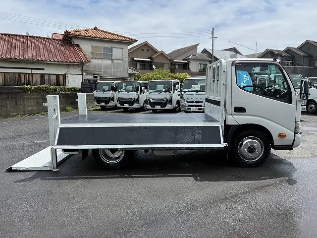 日野 デュトロ 2KG-XZU675M(4WD)の写真12