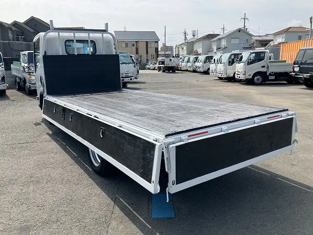 いすゞ エルフ TRG-NLR85AR(2WD)の写真13