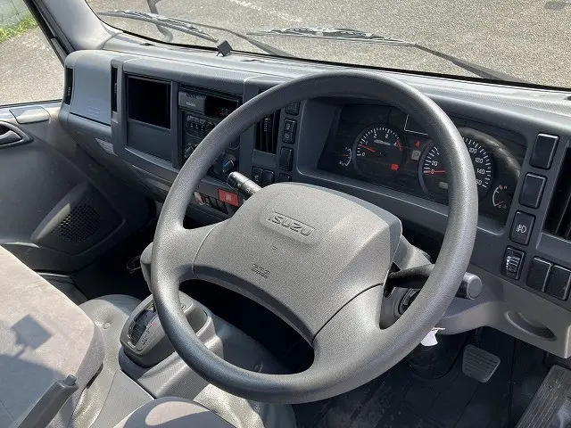 いすゞ エルフ TRG-NLR85AR(2WD)の写真37