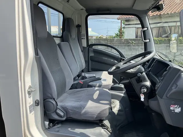 いすゞ エルフ TRG-NLR85AR(2WD)の写真46