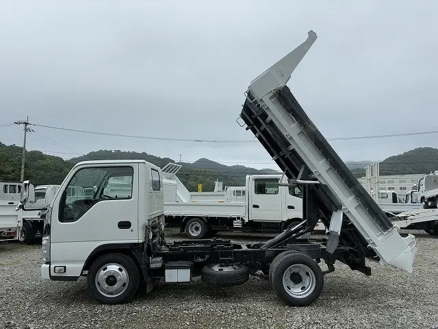 いすゞ エルフ TKG-NJR85AN(2WD)の写真4