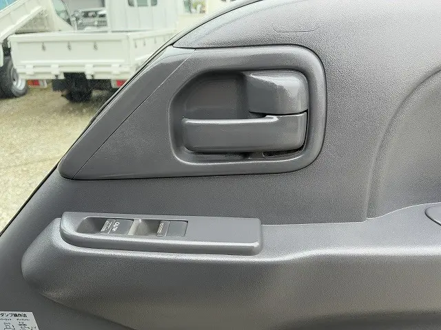 いすゞ エルフ TKG-NJR85AN(2WD)の写真44