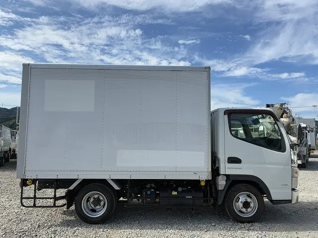 三菱 キャンター TPG-FBA00(2WD)の写真5