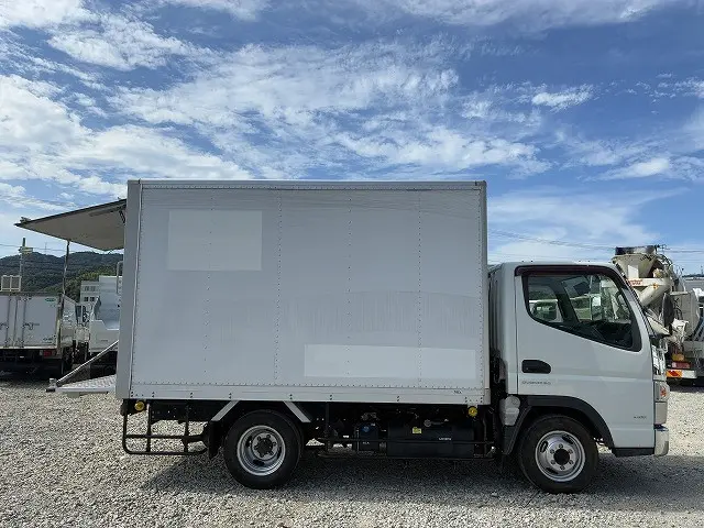 三菱 キャンター TPG-FBA00(2WD)の写真12