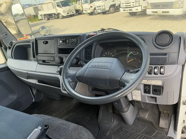 三菱 キャンター TPG-FBA00(2WD)の写真34