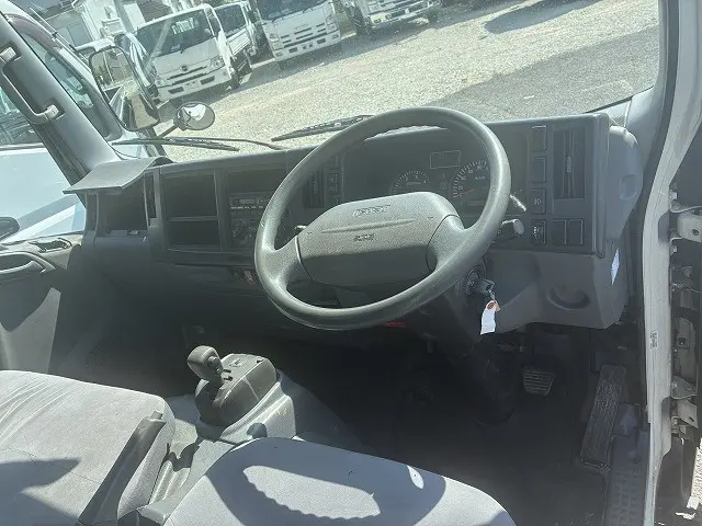 いすゞ エルフ SKG-NLR85AR(2WD)の写真33