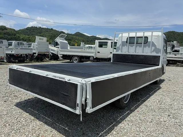 三菱 キャンター BKG-FE82BS(2WD)の写真15