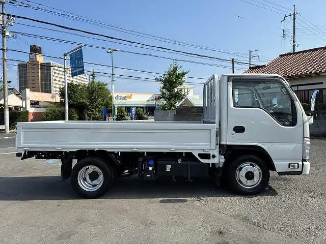 いすゞ エルフ 2RG-NHR88A(2WD)の写真5