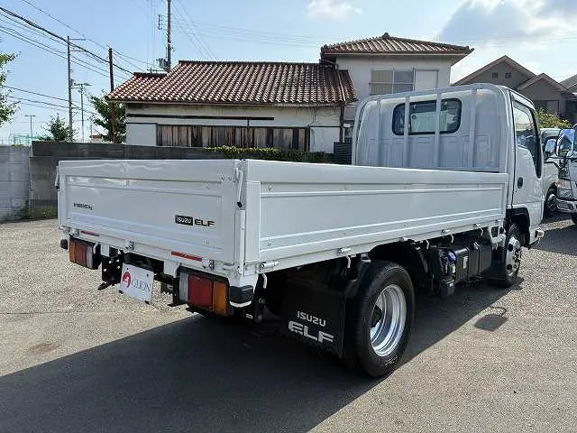 いすゞ エルフ 2RG-NHR88A(2WD)の写真6