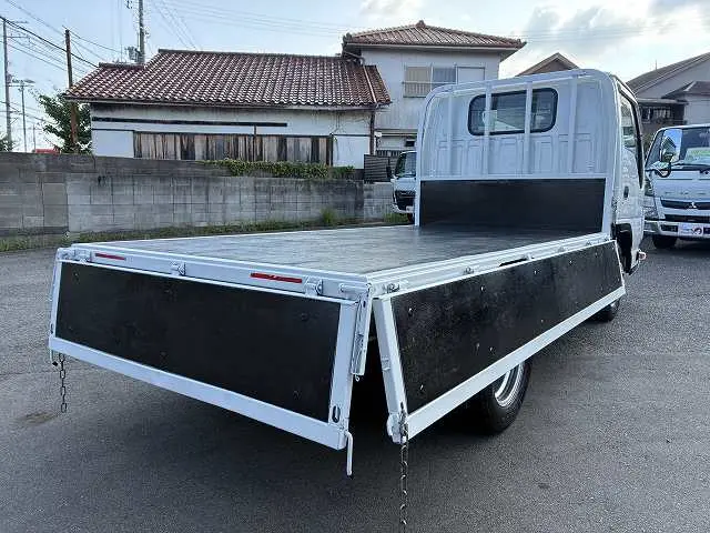 いすゞ エルフ 2RG-NHR88A(2WD)の写真13