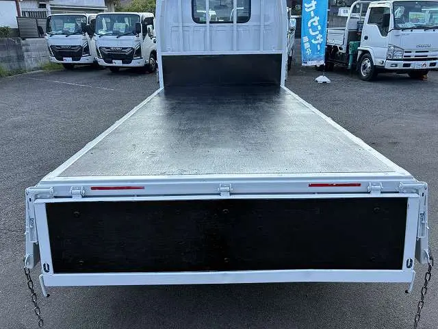 いすゞ エルフ 2RG-NHR88A(2WD)の写真15