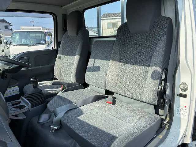 いすゞ エルフ 2RG-NHR88A(2WD)の写真28