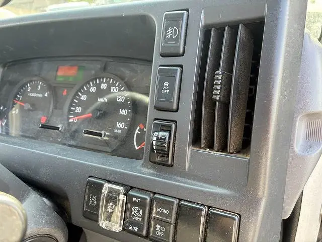 いすゞ エルフ 2RG-NHR88A(2WD)の写真30