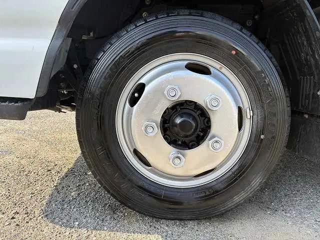 いすゞ エルフ 2RG-NHR88A(2WD)の写真40