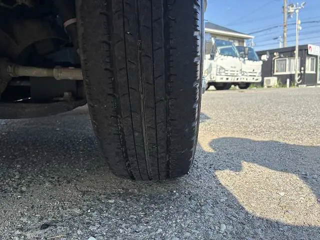 いすゞ エルフ 2RG-NHR88A(2WD)の写真41