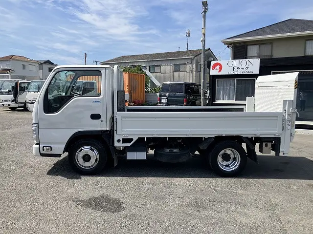 いすゞ エルフ 2RG-NJR88A(2WD)の写真4