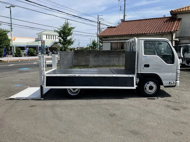いすゞ エルフ 2RG-NJR88A(2WD)の写真12