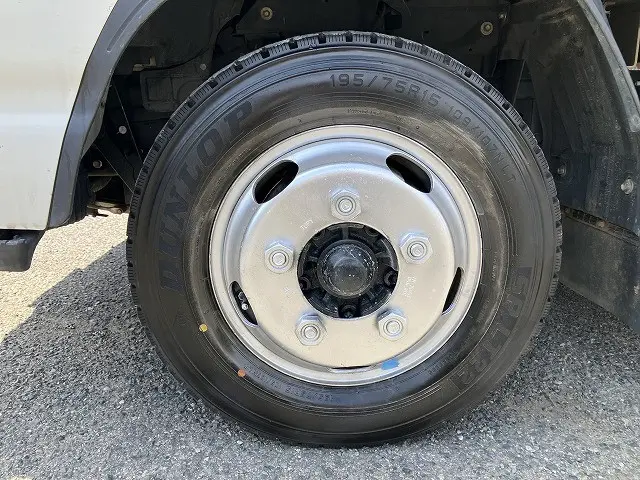いすゞ エルフ 2RG-NJR88A(2WD)の写真24