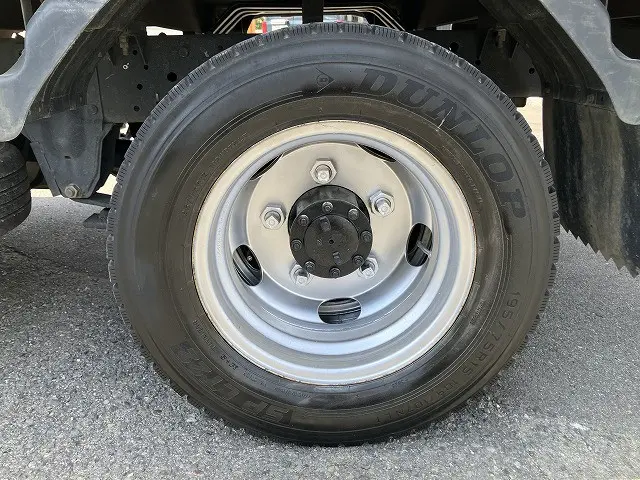 いすゞ エルフ 2RG-NJR88A(2WD)の写真30