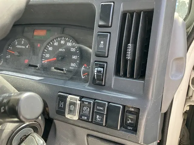 いすゞ エルフ 2RG-NJR88A(2WD)の写真38