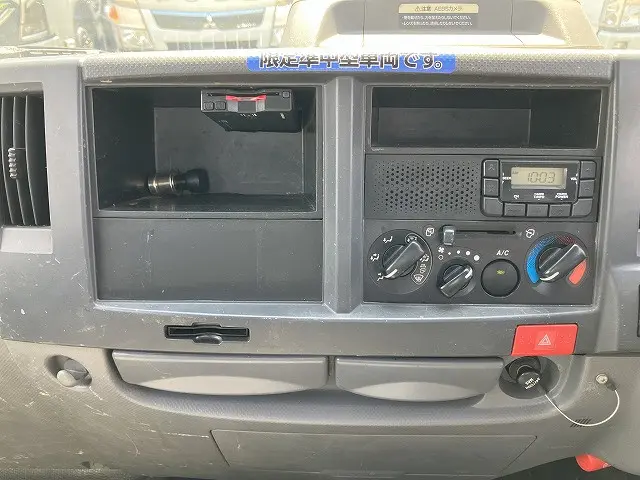 いすゞ エルフ 2RG-NJR88A(2WD)の写真40