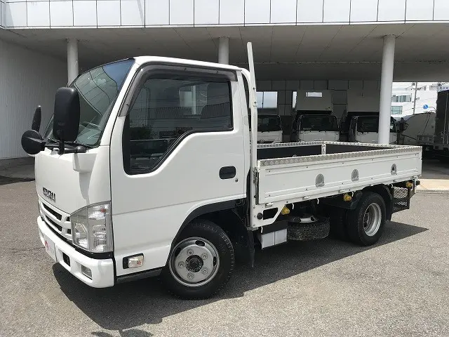 いすゞ エルフ 2RG-NJR88A(2WD)の写真1