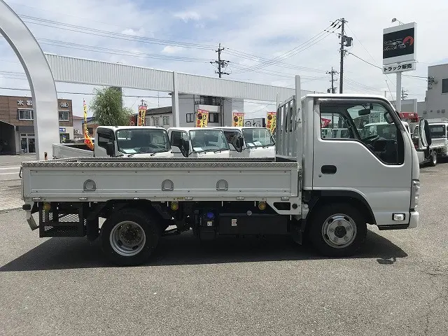 いすゞ エルフ 2RG-NJR88A(2WD)の写真8