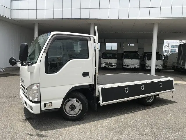いすゞ エルフ 2RG-NJR88A(2WD)の写真9