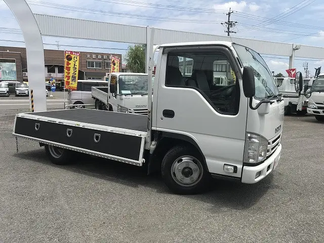 いすゞ エルフ 2RG-NJR88A(2WD)の写真10