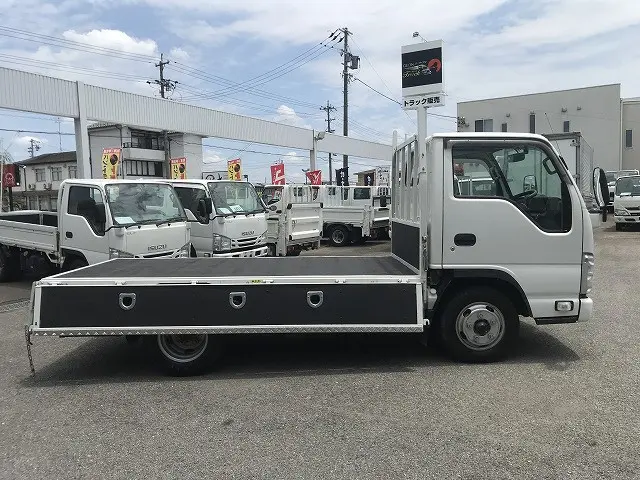 いすゞ エルフ 2RG-NJR88A(2WD)の写真15