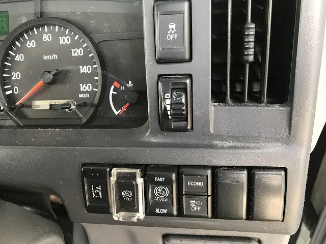 いすゞ エルフ 2RG-NJR88A(2WD)の写真29