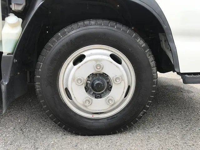 いすゞ エルフ 2RG-NJR88A(2WD)の写真40
