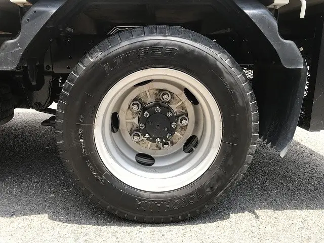 いすゞ エルフ 2RG-NJR88A(2WD)の写真42