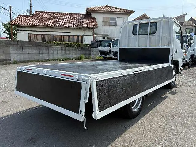 いすゞ エルフ TRG-NJS85A(4WD)の写真13