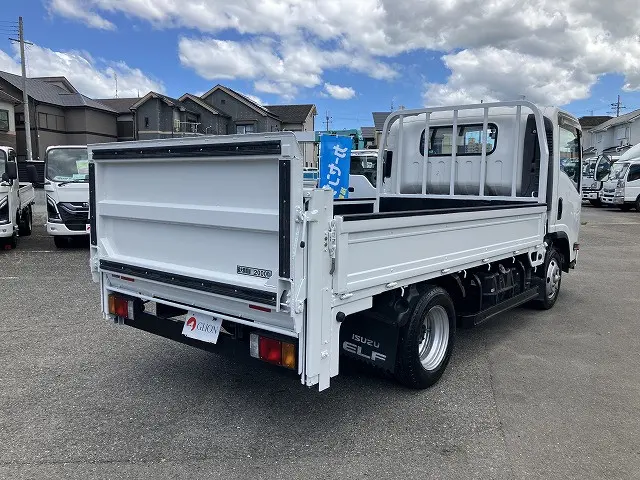 いすゞ エルフ TRG-NPR85AR(2WD)の写真8