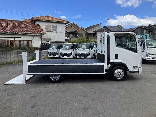 いすゞ エルフ TRG-NPR85AR(2WD)の写真12