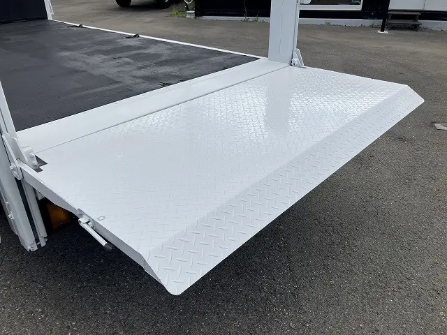 いすゞ エルフ TRG-NPR85AR(2WD)の写真18